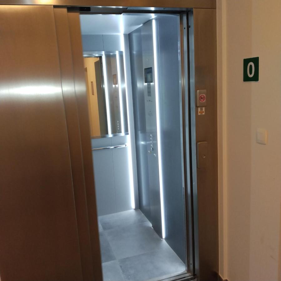 קורטרייק Studio Near Shopping K In K New Bright And Central מראה חיצוני תמונה